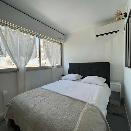 Apartment Renove En Centre-ville, Clim A 100m De La - Fr-1-308-216 Le Lavandou
